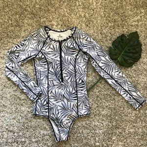 Volcom Leaf Me Alone Surf Suit (S)